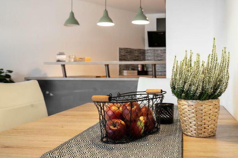 Old Town Luxury Apartment In Heart Of Братислава Екстер'єр фото
