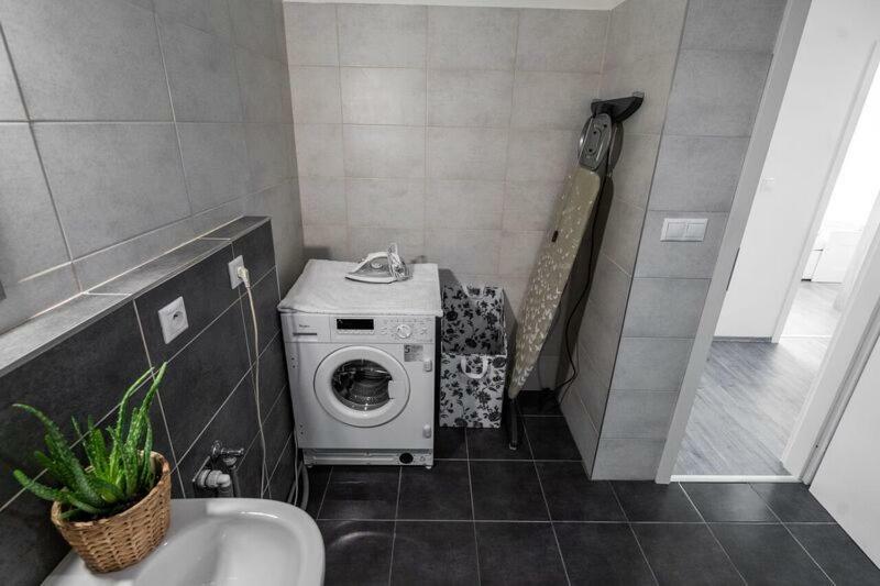 Old Town Luxury Apartment In Heart Of Братислава Екстер'єр фото